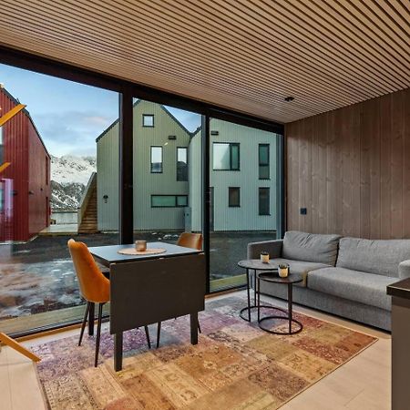 Rorbuleilighet I Idylliske Henningsvaer Henningsvær Exterior foto
