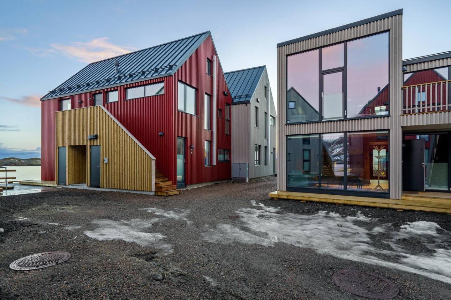 Rorbuleilighet I Idylliske Henningsvaer Henningsvær Exterior foto
